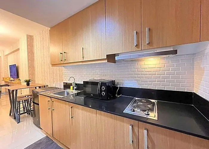 Maru Shell 5f;32sqm 55inchtv Netflix Hotel Manila